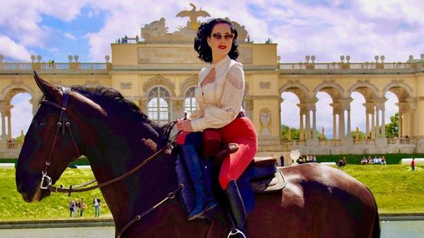 Burlesque-Künstlerin Dita von Teese wird jetzt zu Kaiserin Sisi