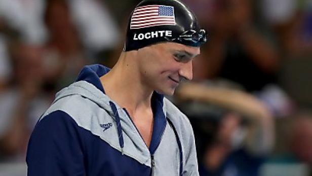Ryan Lochte, ein US-amerikanischer Schwimmer, mit Badekappe und Trainingsjacke.