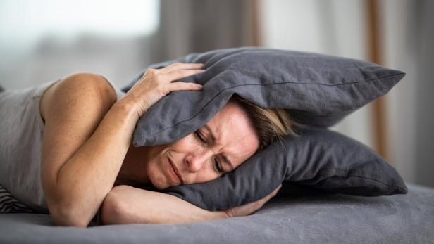 Frau leidet unter Schlafproblemen
