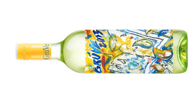Eine Flasche GrüVe Weißwein mit einem farbenfrohen, abstrakten Etikett.