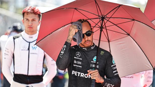 Mühsam: Speziell Lewis Hamilton hat seine liebe Mühe mit seinem hoppelnden Dienstwagen