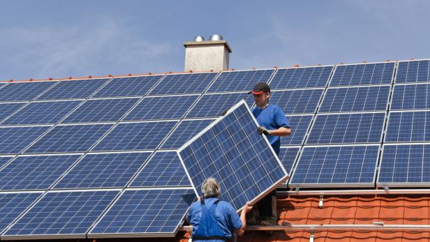 Wo sind die 16.000 Monteure für die Fotovoltaikanlagen?