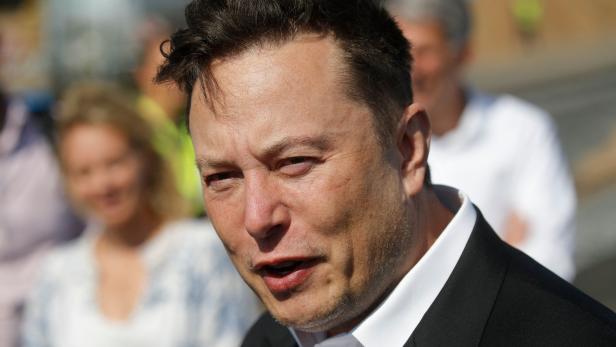 Oben ohne im Yacht-Urlaub: Vielfach-Papa Elon Musk zeigt seinen "Dadbod"