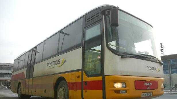 Schüler hatten Probleme mit dem Postbus von Traismauer nach Krems Schüler aus Postbussen gewiesen
