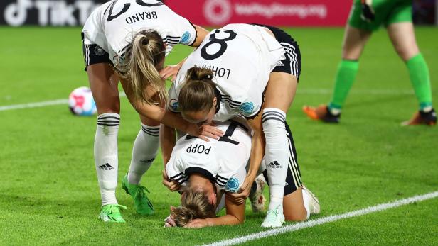 Women's Euro 2022 - Group B - Germany v Denmark
