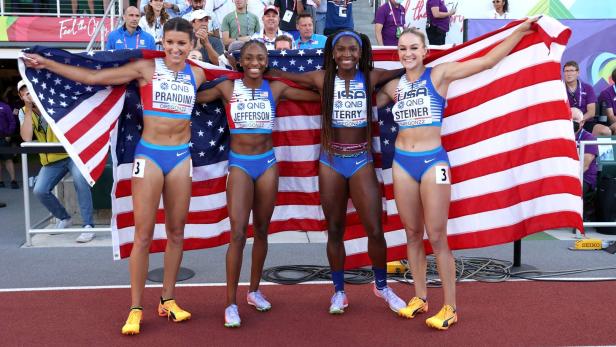 Die US-Damen sprinten bei der Staffel den Jamaikanerinnen davon