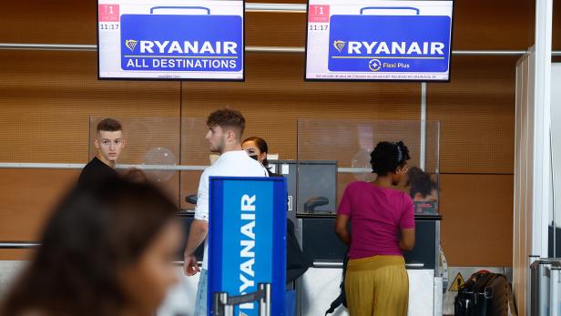 Ryanair Pilots strike at Charleroi Airport