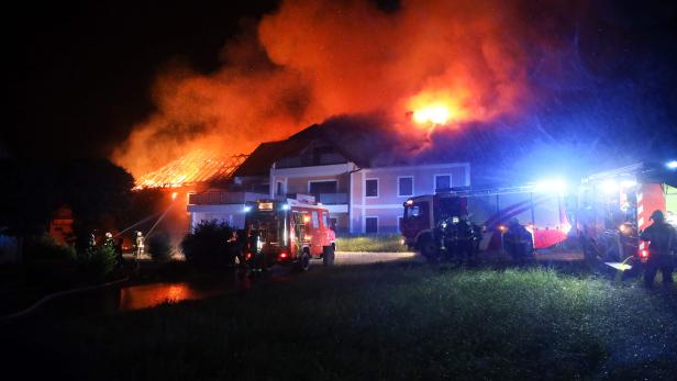 Großbrand auf Bauernhof im Bezirk Eferding