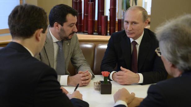 Putin beim Gespräch mit dem russlandfreundlichen Rechtspopulisten Salvini