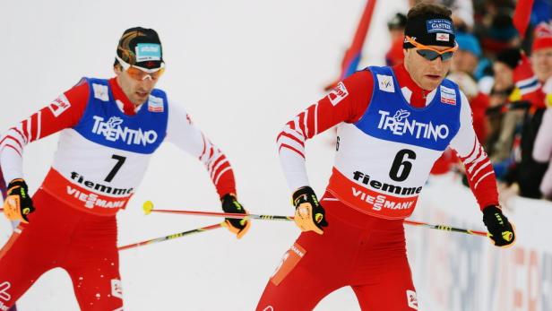 epa03604618 Bernhard Gruber (R) of Austria is on his way to take the second place in the Nordic Combined Gundersen competition at the FIS Nordic Skiing World Championships 2013 in Tesero, Val di Fiemme, Italy, 28 February 2013. At left Wilhelm Denifl of Austria. EPA/HENDRIK SCHMIDT