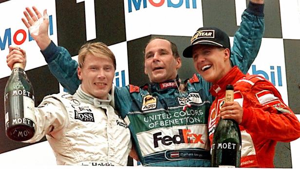 Gerhard Berger (Mitte) mit Mika Häkkinen und Michael Schumacher