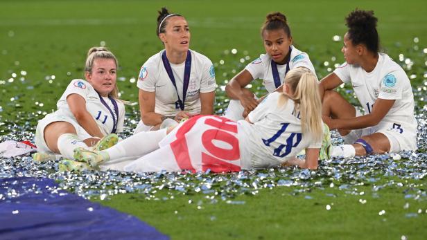 TOPSHOT-FBL-EURO-2022-WOMEN-GER-ENG