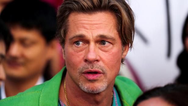 Gewagter Look: Brad Pitt sorgt auf Red Carpet für Aufsehen