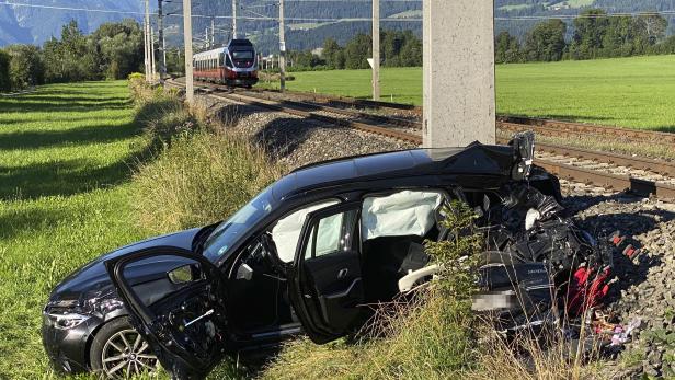 Bub und Vater in Tirol von Zug erfasst und getötet