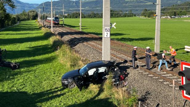 Kollision zwischen Pkw und Zug in Sankt Johann