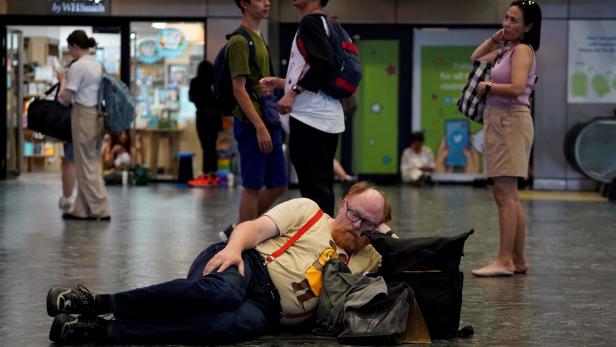 Flughafen-Krise in UK: Ein britischer Sommernachts-Albtraum 