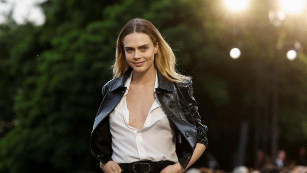 Cara Delevingne entwirft geschlechtsneutrale Kollektion für Karl Lagerfeld