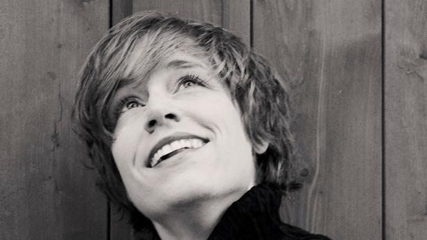 Agnes Palmisano gastiert im Rahmen des Festivals "Wien im Rosenstolz" im Theater am Spittelberg.