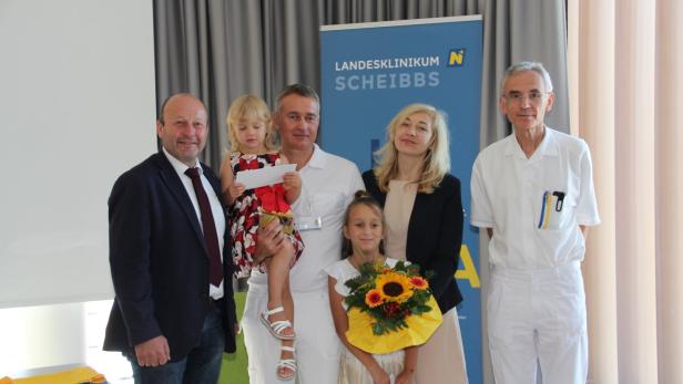 Aleksandr Zolotarev ist mit Familie nach Scheibbs übersiedelt (M.), Bürgermeister Franz Aigner (l.) und Primar Karl Moyses (r.) freuen sich darüber