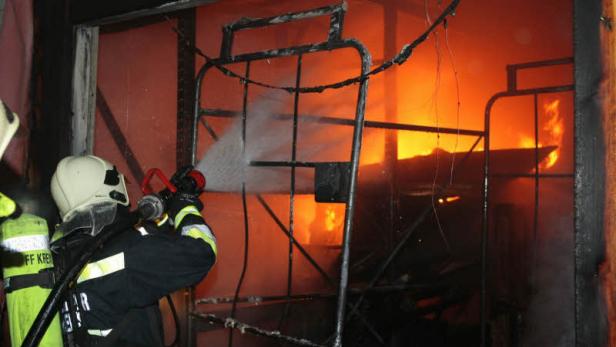 Rascher Einsatz verhinderte größeres Feuer im Möbellager