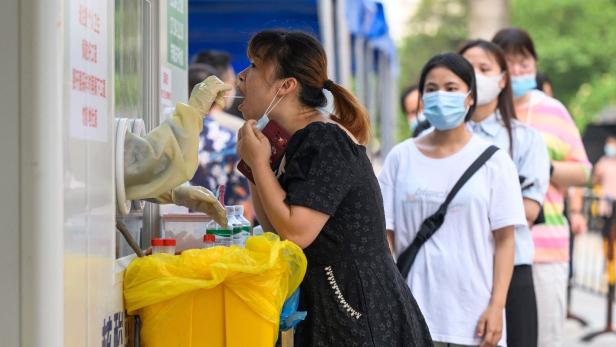 Chinas großes Corona-Problem: Impfstoff-Test und Strategiewandel