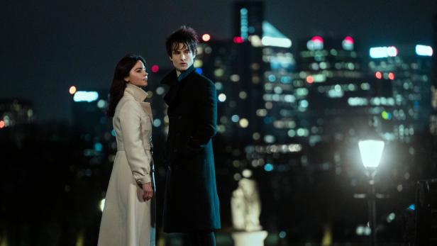 Jenna Coleman als „Johanna Constantine“, Tom Sturridge als „Dream“. Zu sehen bei Netflix