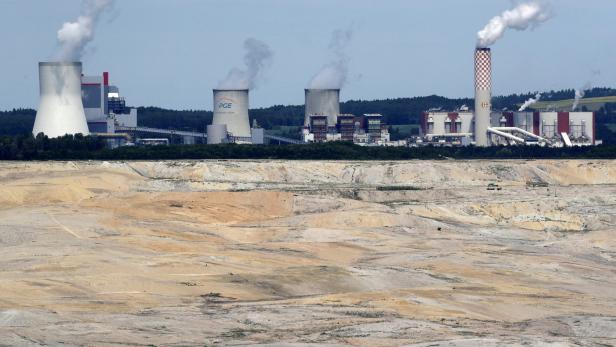 FILE PHOTO: Czechs at Polish borderlands lose water and patience in coal mine dispute Weil es so wenig regnet, wird der Strom knapp
