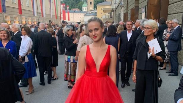 "Mädchen in Rot" auf Kriegspause bei den Salzburger Festspielen