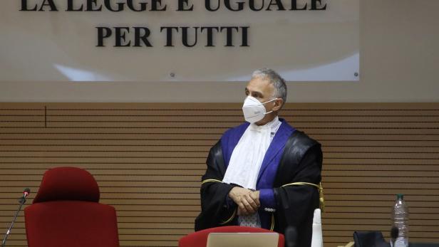 Judgment against Felice Maniero Mysteriöse alte Tresore in Kanal nahe Venedig gefunden
