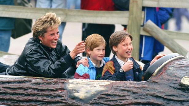 Ermittler erinnert sich an "emotionales" Gespräch mit William & Harry nach Dianas Tod