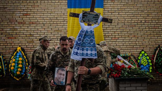 6 Monate Krieg: Knapp 9.000 ukrainische Soldaten getötet