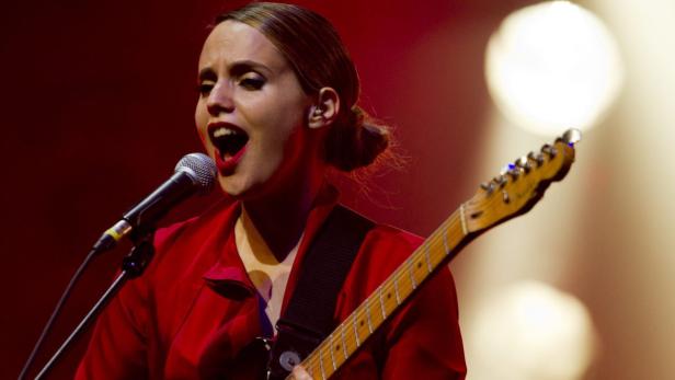 Anna Calvi live: 5. 3. Wien/Chaya Fuera. Bei Ö-Ticket gibt es noch Karten für das Konzert-Highlight.