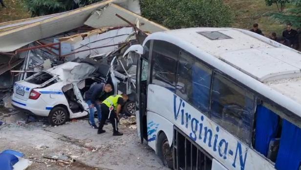 Bus mit illegalen Migranten rast in Bulgarien in Polizeiauto: Zwei Tote