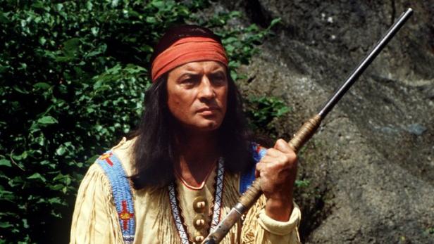 Der weiße Europäer Pierre Brice als „Indianer“ Winnetou