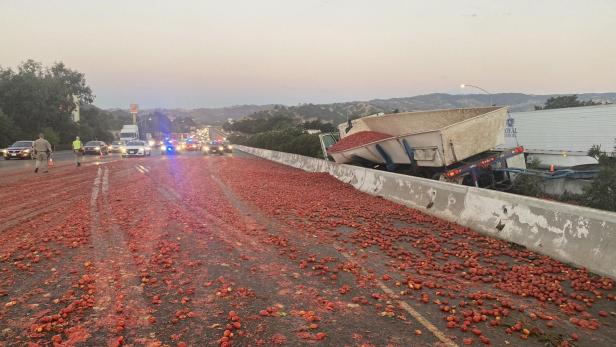 Tomaten-Meer auf US-Autobahn: Karambolage mit Verletzten