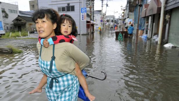 Taifun "Roke": Blaues Auge für Japan