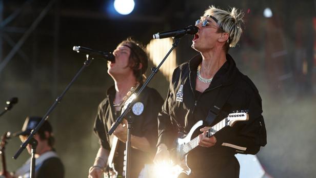 Gustaf Noren (r) und Bjoern Hans-Erik Dixgard bei einem Auftritt bei &quot;Rock am Ring&quot;.