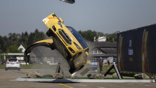 46-190059780 E-Autos im Crashtest: Wenn die Beschleunigung zum Problem wird