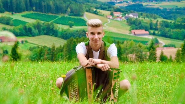 „Landwirt sein is leiwand“: Felix Muhr singt Bauern-Hymne