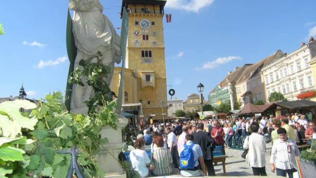 Aus den Brunnen fließt wieder der Wein