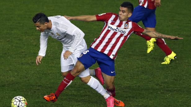 Cristiano Ronaldo (li.) hatte einen schweren Stand gegen die robuste Atlético-Abwehr.