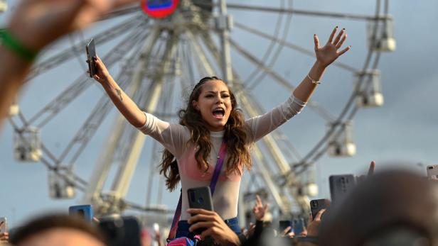 Ein Rockfan im Olympiapark: In Rio erinnert man sich ungern an die teuren Olympischen Spiele, das Musikfestival dagegen bringt Geld