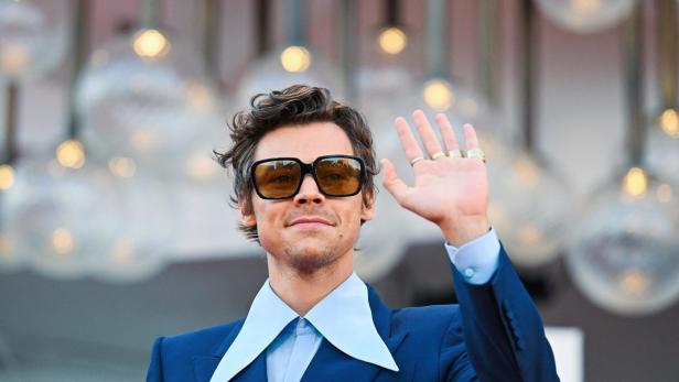 Alles Gucci: Harry Styles begeistert in Outfits aus eigener Kollektion