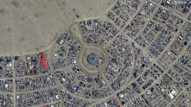 12 Stunden in der Wüste: Mega-Stau nach Burning Man Festival