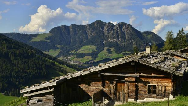 Inmitten traumhafter Badeseen, imposanter Bergwelten und dem Dorf der Denker