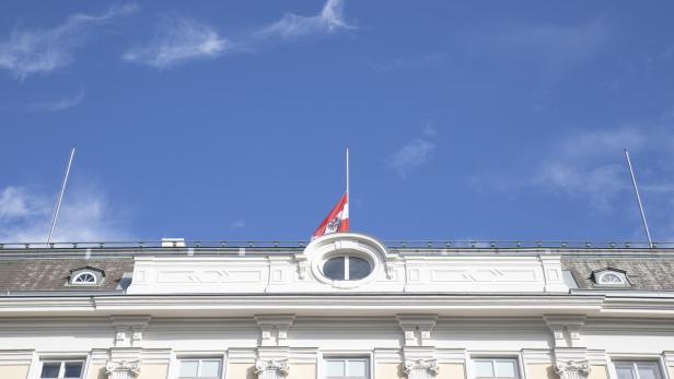 Alle Flaggen auf halbmast? Bundesweite Trauerbeflaggung sorgt in NÖ für Kritik