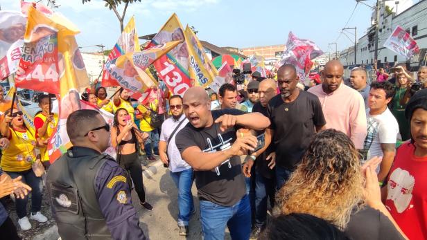 Unterstützer Präsident Bolsonaros bei einer Demonstration gegen den früheren Präsident und Präsidentschaftskandidat Lula da Silva.