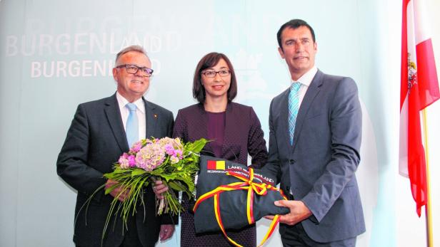 LH Niessl, Birgit Lentsch und deren Vorgänger Martin Huber, der Landespolizeichef wird (v.li.)