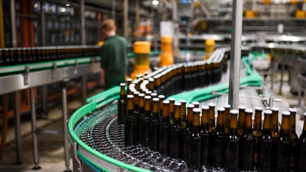 Bierflaschen kosten schon 40 Prozent mehr: Gaspreis verteuert Glas massiv
