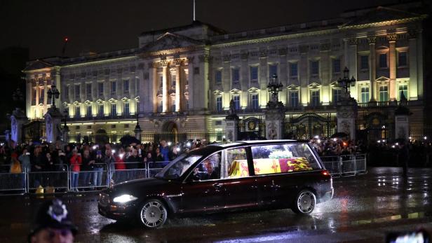 Britain mourns Queen Elizabeth